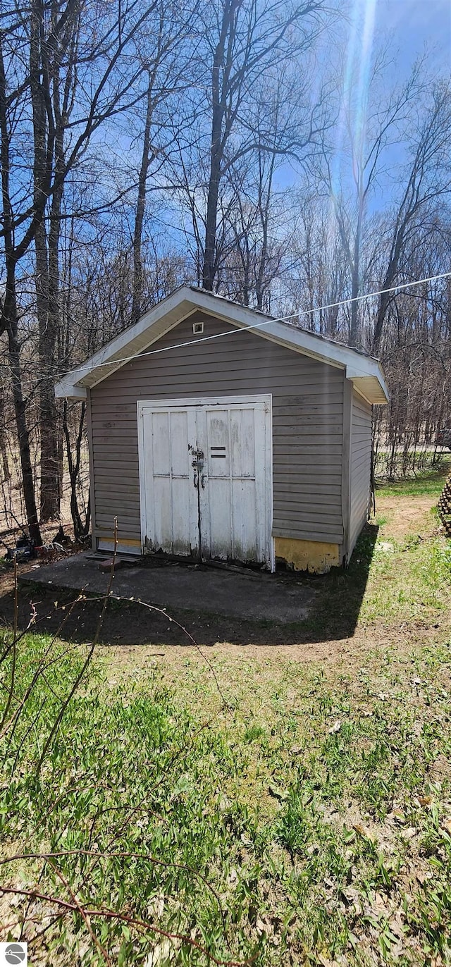 view of outdoor structure with an outdoor structure
