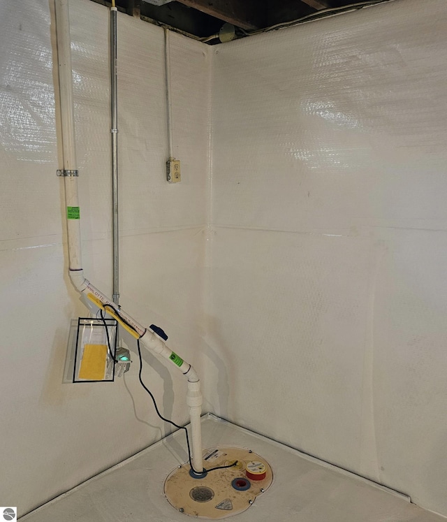 view of unfinished basement