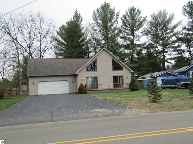 view of front facade featuring driveway and a garage