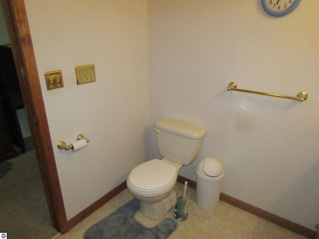 bathroom featuring toilet and baseboards