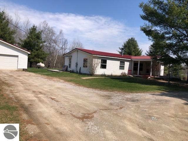 6626 Terry Ln, Hale, MI 48739 - single story home featuring driveway, a garage, and a front yard