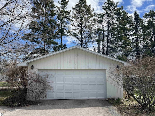 view of detached garage