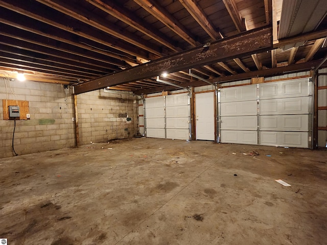 garage featuring concrete block wall