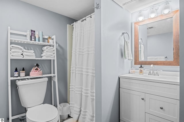 8565 Bent Pine Dr, Lake Ann, MI 49650 - full bath featuring toilet, vanity, and a shower with curtain