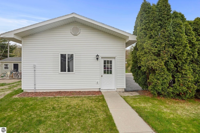 203 W Sixteenth St, Traverse City, MI 49684 - view of front of home featuring a front yard