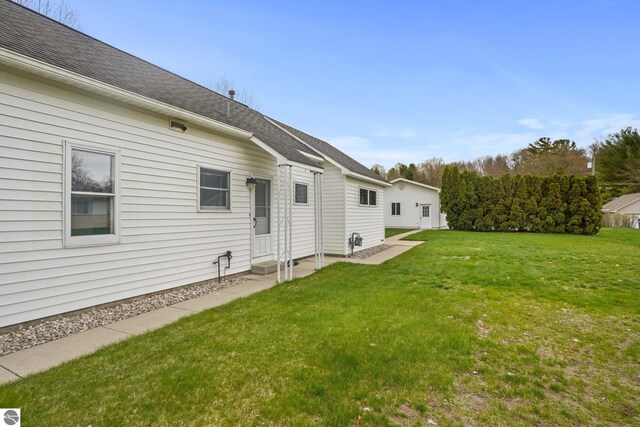 203 W Sixteenth St, Traverse City, MI 49684 - back of property featuring entry steps and a yard
