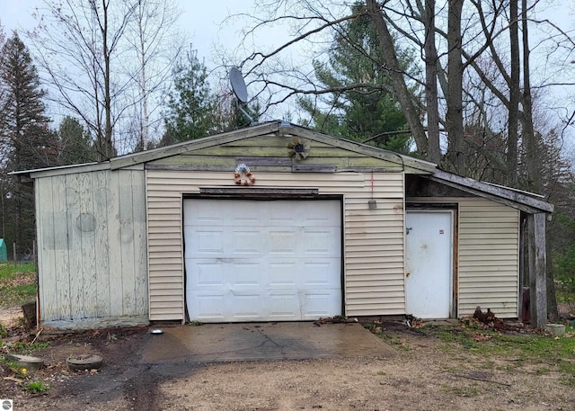 21187 Parkview Rd, Tustin, MI 49688 - detached garage featuring driveway