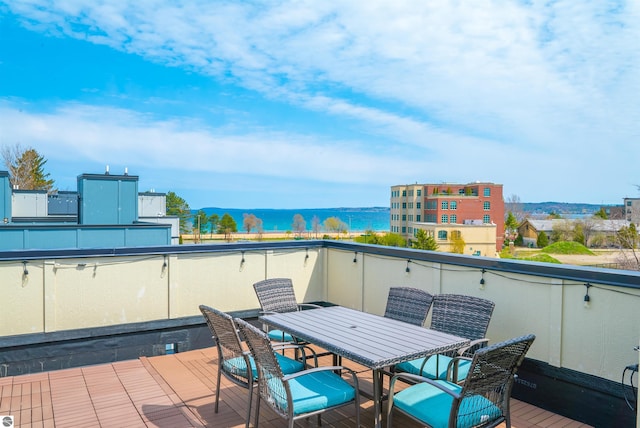 balcony with outdoor dining space