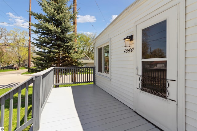 1040 Eastward St, Alma, MI 48801 - view of wooden terrace