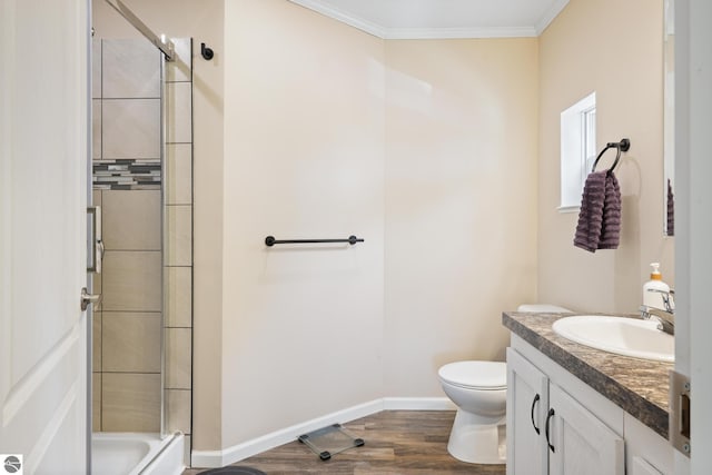 714 SE Saunders Rd, Kalkaska, MI 49646 - bathroom with tiled shower, crown molding, wood finished floors, toilet, and vanity