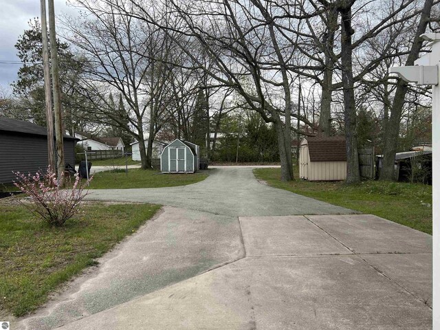 view of concrete driveway