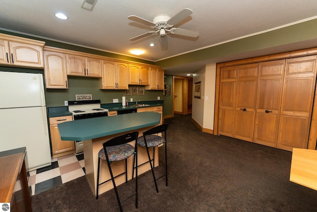 kitchen with freestanding refrigerator, electric range, ornamental molding, a kitchen breakfast bar, and a ceiling fan