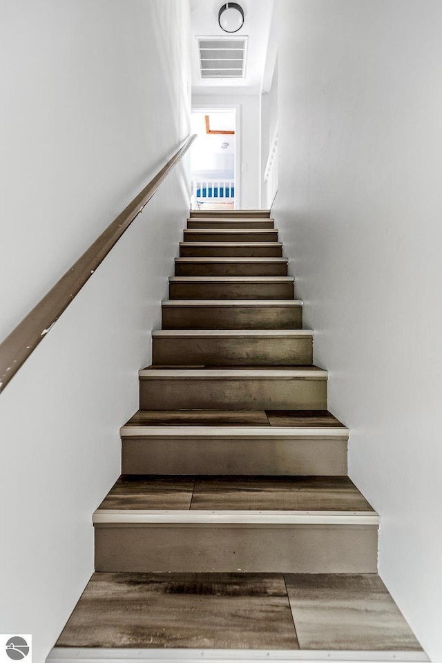 5540 Golf Meadows Dr, Bellaire, MI 49615 - view of stairs