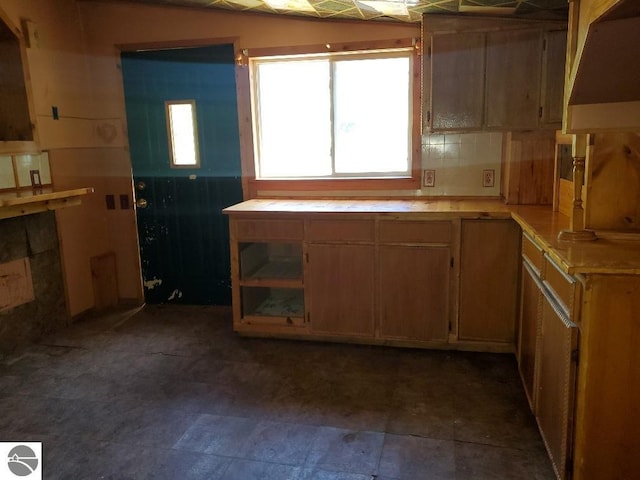 312 S Brown St, Edmore, MI 48829 - kitchen with light countertops