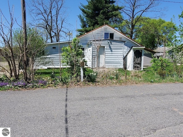 312 S Brown St, Edmore, MI 48829 - view of front of property
