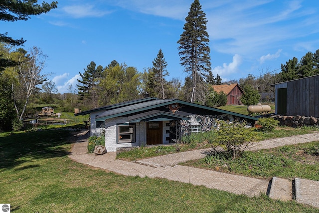 811 Willard Dr, Luther, MI 49656 - view of front facade featuring a front lawn