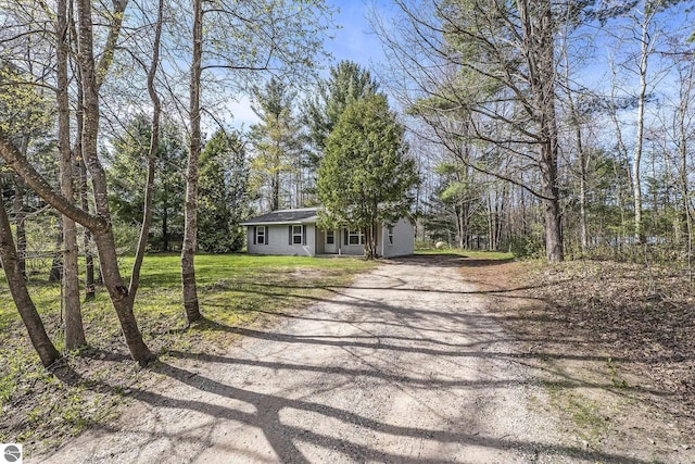 7401 Red Maple Dr, Cadillac, MI 49601 - view of front of house featuring dirt driveway and a front yard