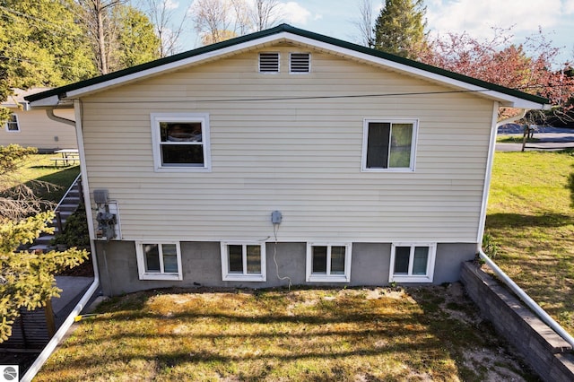 9869 E Cherry Bend Rd, Traverse City, MI 49684 - back of property featuring a lawn