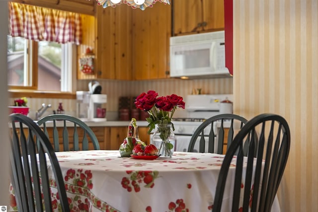 66 N Center St, Lake City, MI 49651 - dining room with wallpapered walls