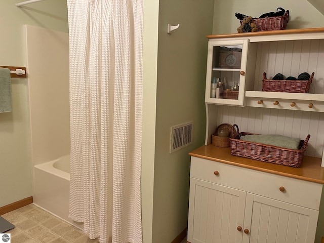 6557 Betsie River Rd, Interlochen, MI 49643 - full bath with baseboards