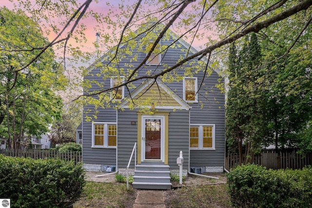 618 E Illinois St, Mount Pleasant, MI 48858 - view of front of house with fence and entry steps