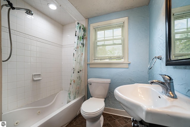 618 E Illinois St, Mount Pleasant, MI 48858 - full bath featuring baseboards, a sink, toilet, shower / tub combo with curtain, and a textured wall