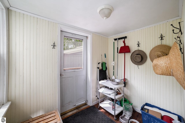 618 E Illinois St, Mount Pleasant, MI 48858 - mudroom with wood finished floors, ornamental molding, and baseboards