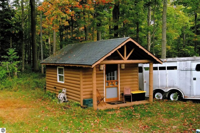 view of outdoor structure with an outdoor structure
