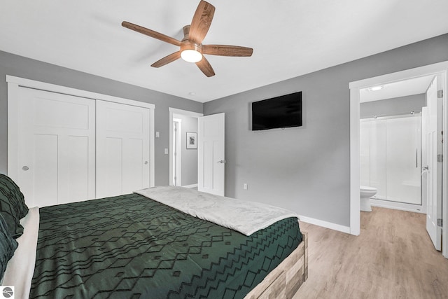 bedroom featuring light wood-style floors, baseboards, a closet, connected bathroom, and a ceiling fan