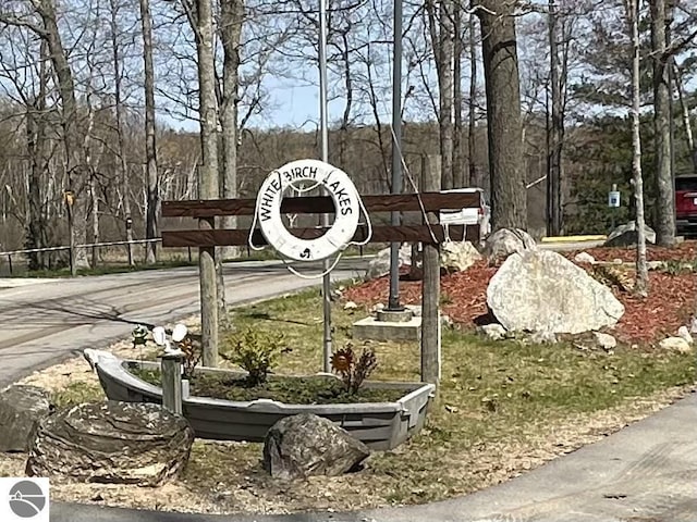 4480 Mockingbird Cir, Farwell, MI 48622 - view of community / neighborhood sign