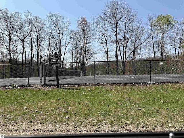 4480 Mockingbird Cir, Farwell, MI 48622 - view of tennis court