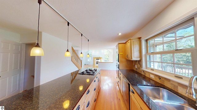 kitchen featuring a sink, dishwasher, oven, gas cooktop, and light wood-type flooring