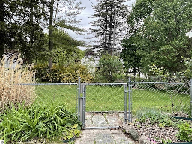 630 N State St, Alma, MI 48801 - view of yard with a gate