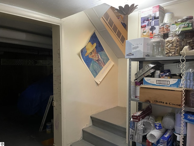 630 N State St, Alma, MI 48801 - view of stairs