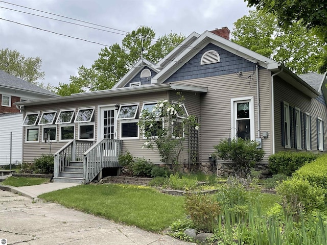 630 N State St, Alma, MI 48801 - view of front of property with a chimney and a front yard