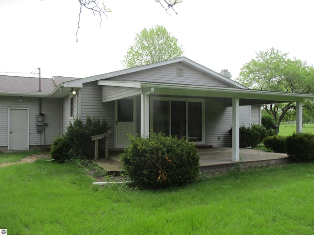 8481 N Luce Rd, Alma, MI 48801 - rear view of property featuring a yard