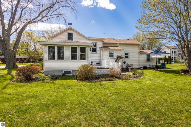 302 N Rose St, Northport, MI 49670 - back of house with a yard