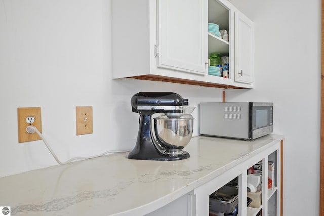 1493 NE Laura Ln, Kalkaska, MI 49646 - detailed view of stainless steel microwave