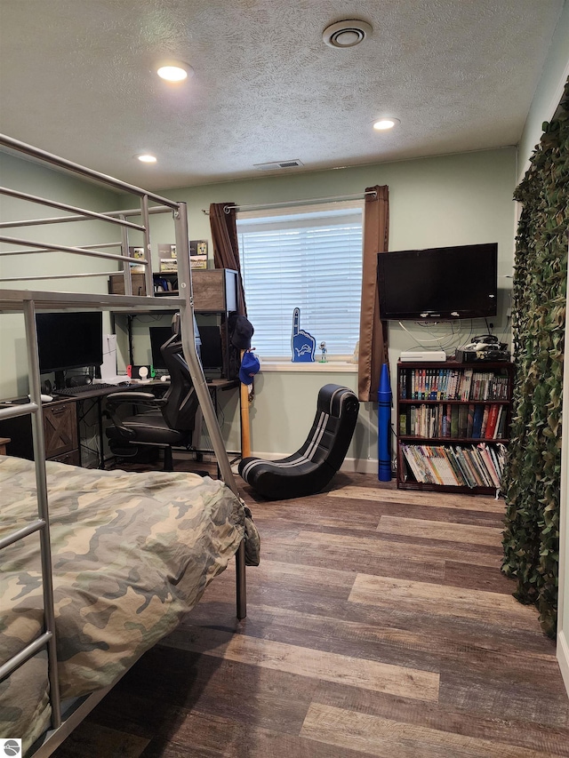 6368 Hardwood Dr, Lake Ann, MI 49650 - bedroom featuring a textured ceiling, wood finished floors, recessed lighting, baseboards, and an office area
