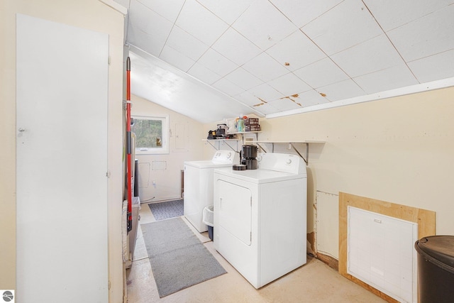 1615 Pine Dr, Traverse City, MI 49686 - washroom featuring washer and clothes dryer