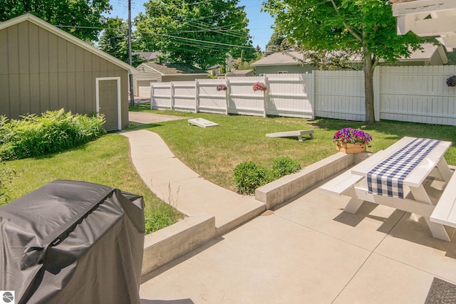 314 Leelanau Ave, Frankfort, MI 49635 - view of yard featuring a patio