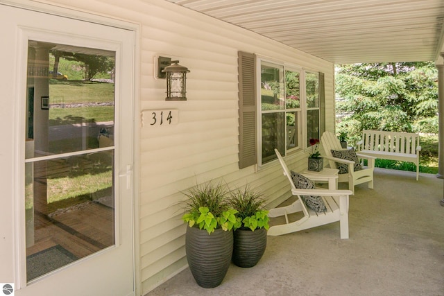 314 Leelanau Ave, Frankfort, MI 49635 - view of exterior entry with covered porch