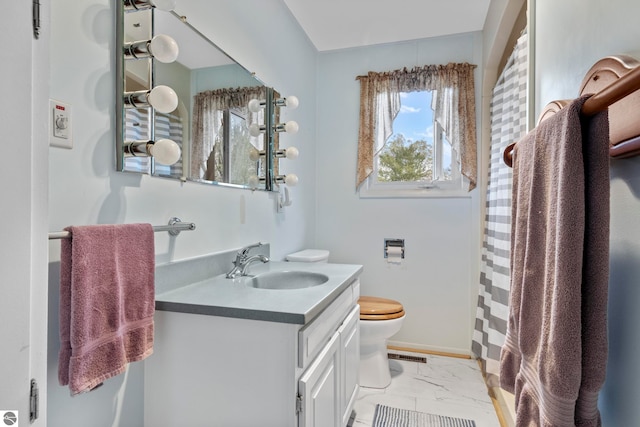 7256 Highland Dr, Beulah, MI 49617 - full bath with marble finish flooring, toilet, vanity, baseboards, and curtained shower