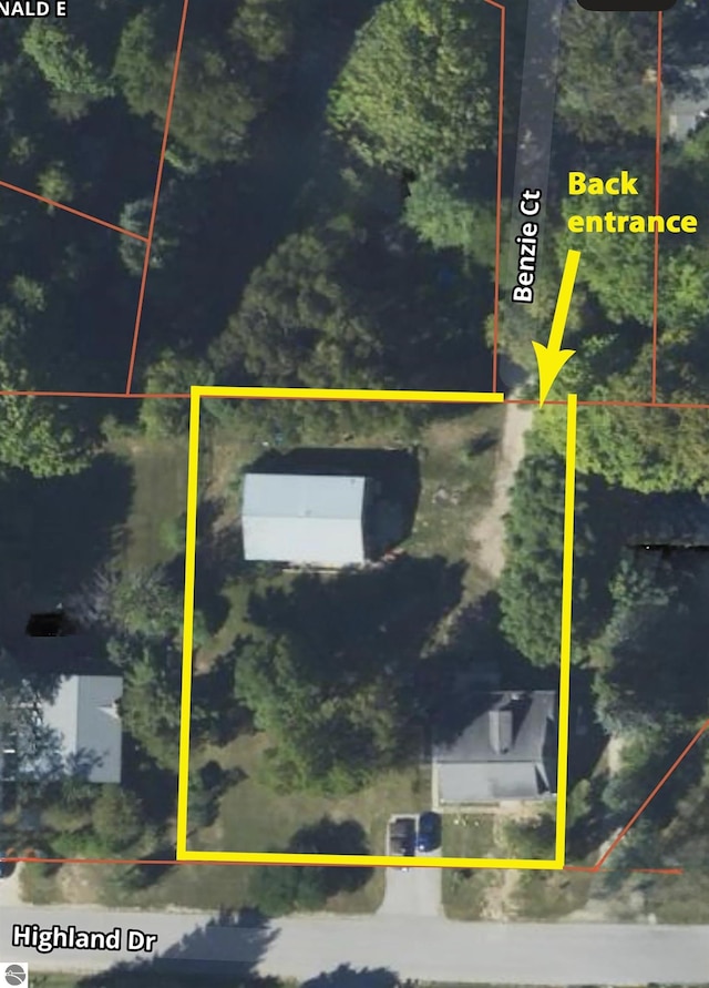 7256 Highland Dr, Beulah, MI 49617 - aerial view of property's location with property parcel outlined