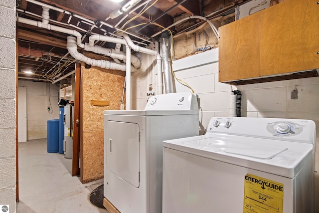 8695 S Maple City Rd, Maple City, MI 49664 - laundry room with washing machine and dryer