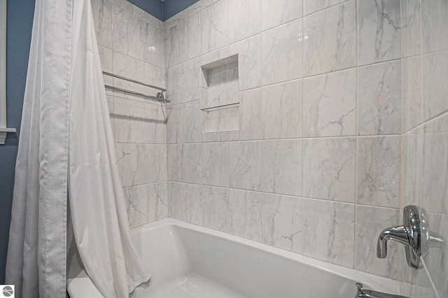 104 Haines Ave, Roscommon, MI 48653 - full bathroom with shower / tub combo with curtain