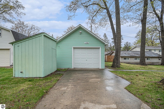 104 Haines Ave, Roscommon, MI 48653 - detached garage with driveway
