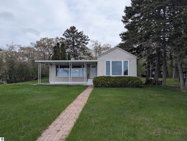 1082 S Sixth St, Au Gres, MI 48703 - view of front of property with a front lawn
