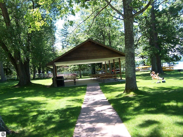127 Founders Rdg, Bellaire, MI 49615