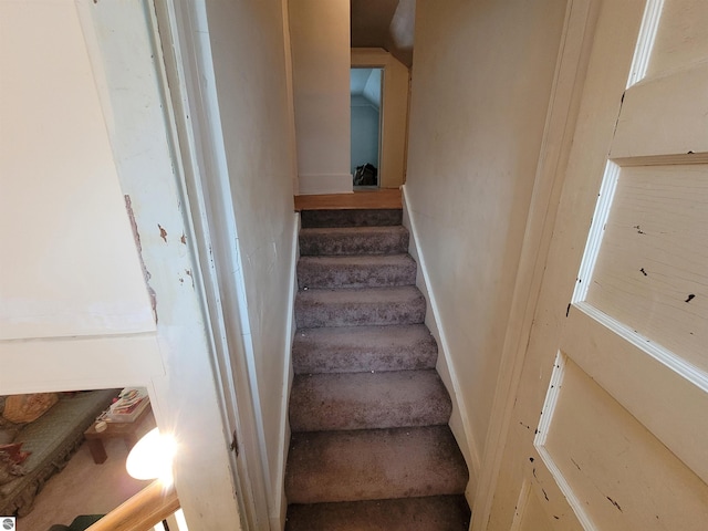415 Elwell St, Alma, MI 48801 - stairs with baseboards